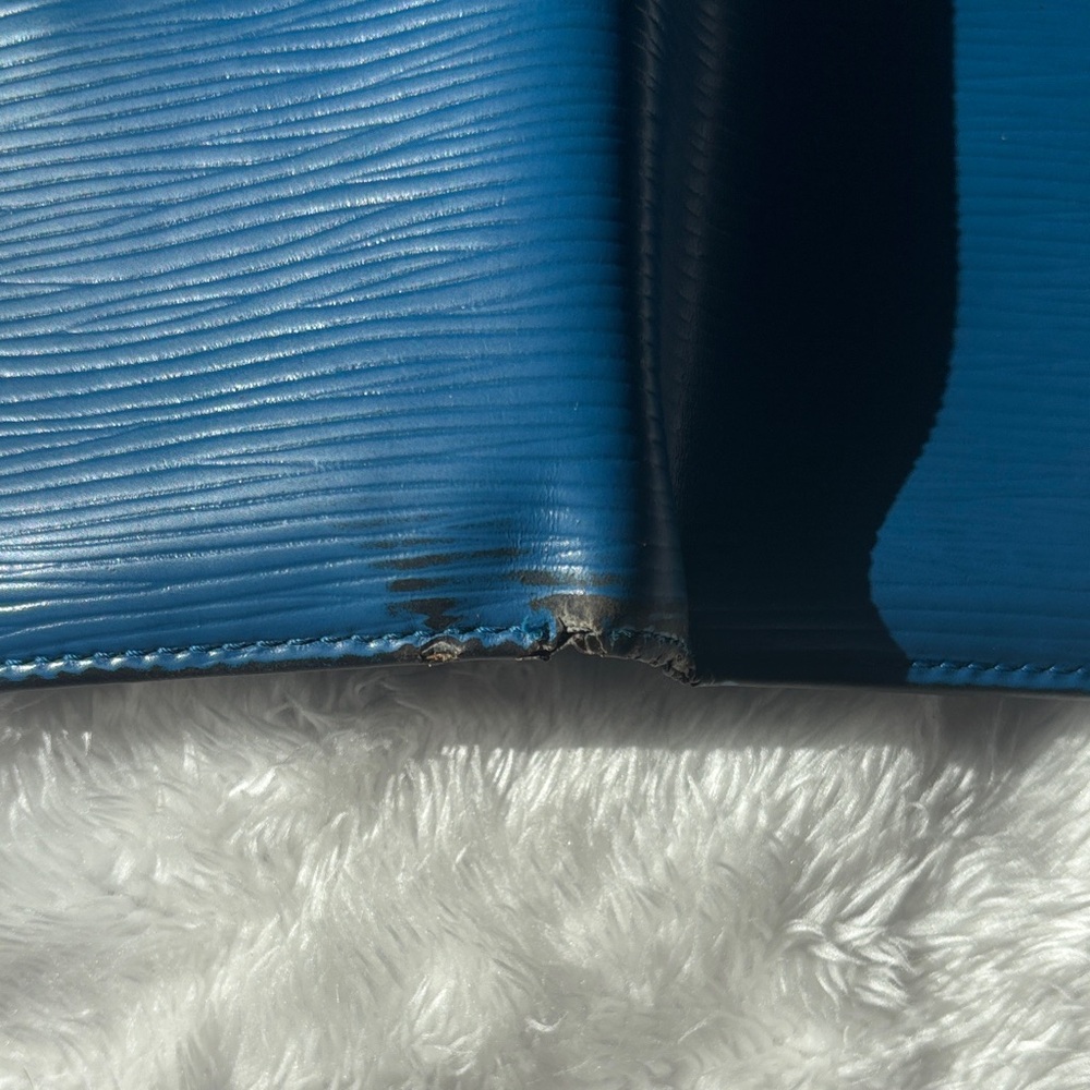 Louis Vuitton Deep Blue Card Holder damaged - Picture 3 of 6
